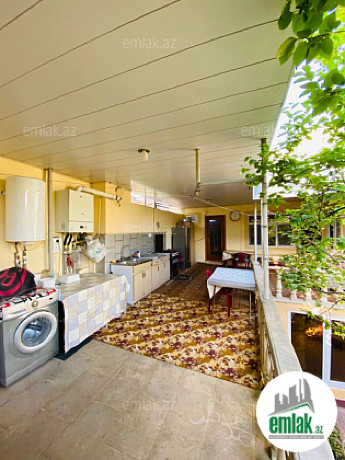 Satılır 10 otaqlı həyət evi 310 m²