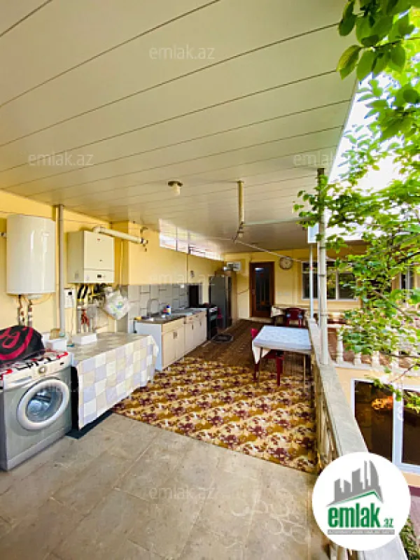 Satılır 10 otaqlı həyət evi 310 m²