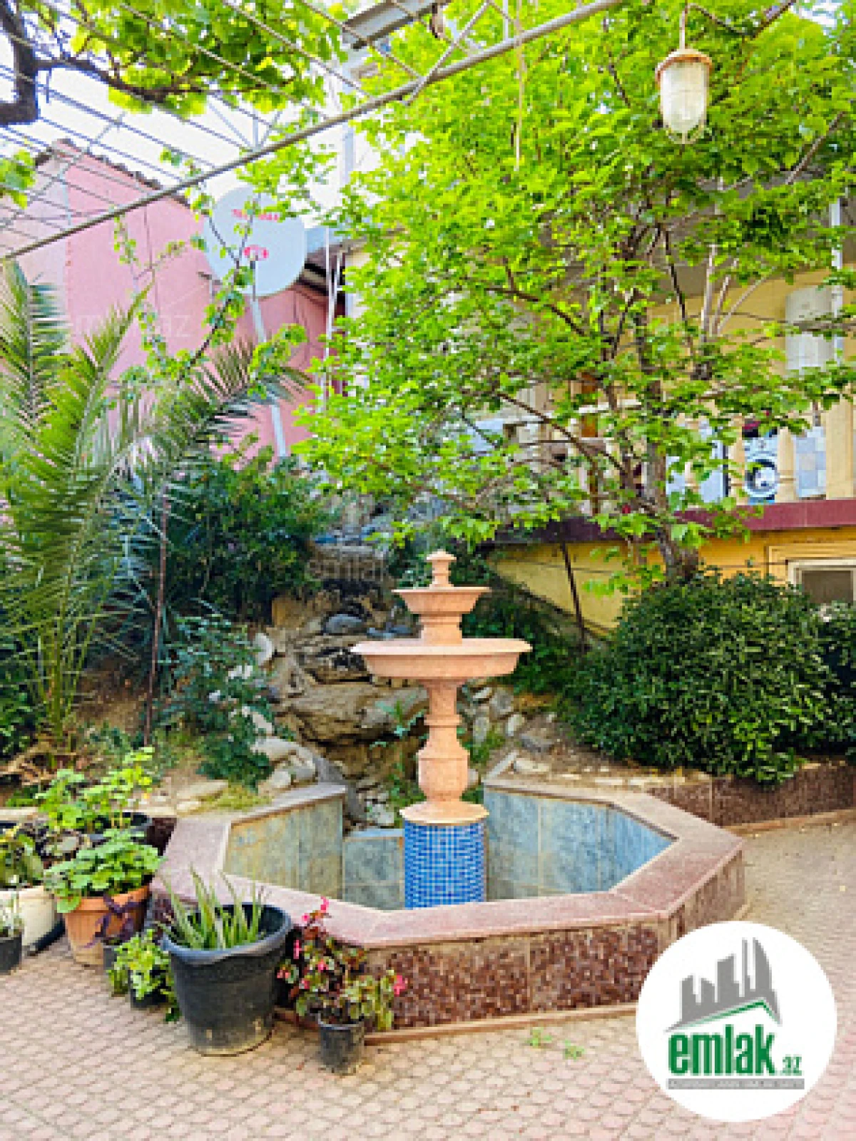 Satılır 10 otaqlı həyət evi 310 m²