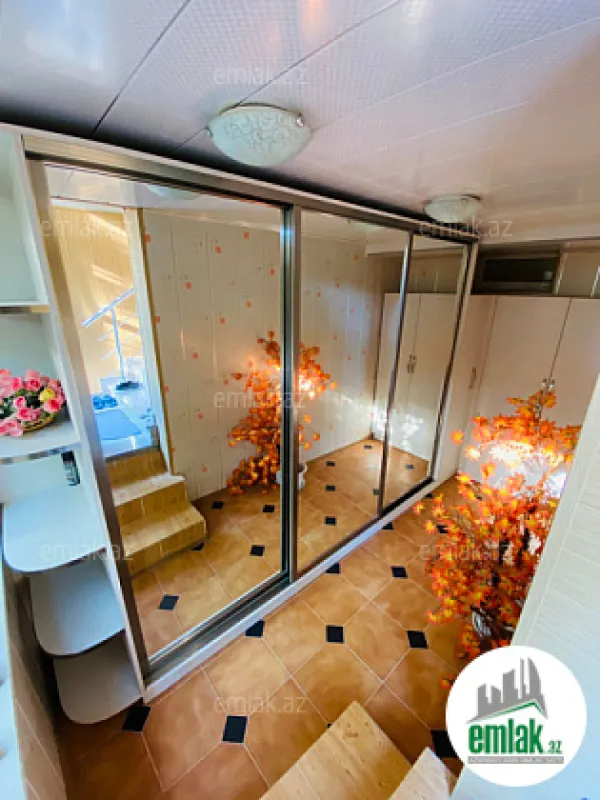 Satılır 10 otaqlı həyət evi 310 m²