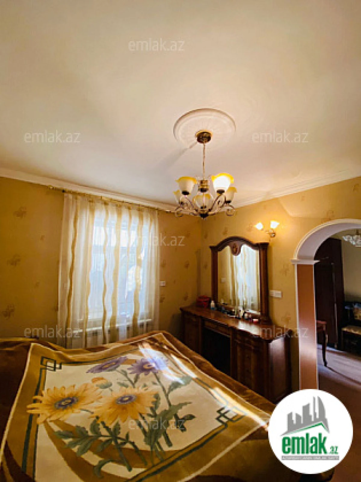 Satılır 10 otaqlı həyət evi 310 m²