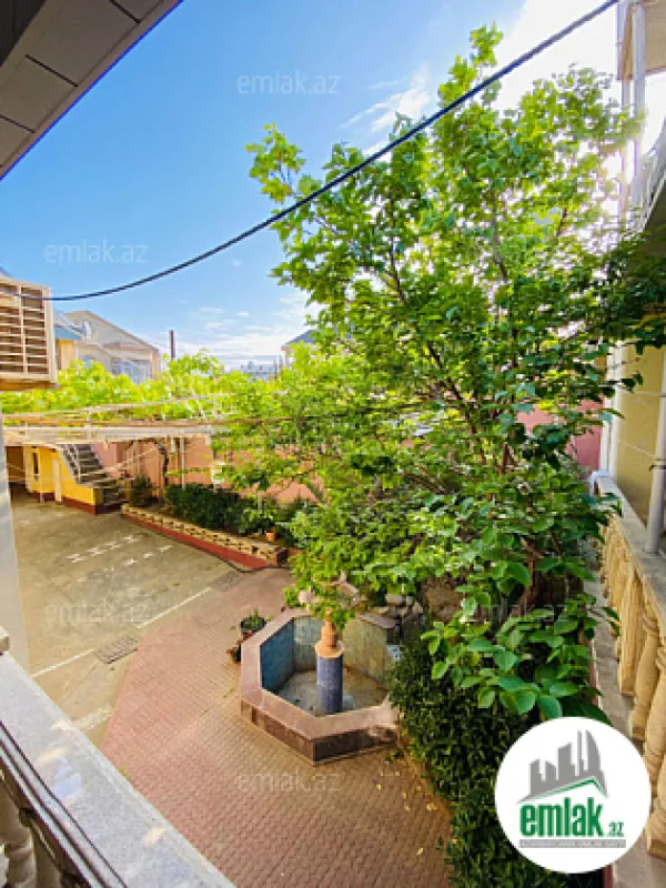 Satılır 10 otaqlı həyət evi 310 m²