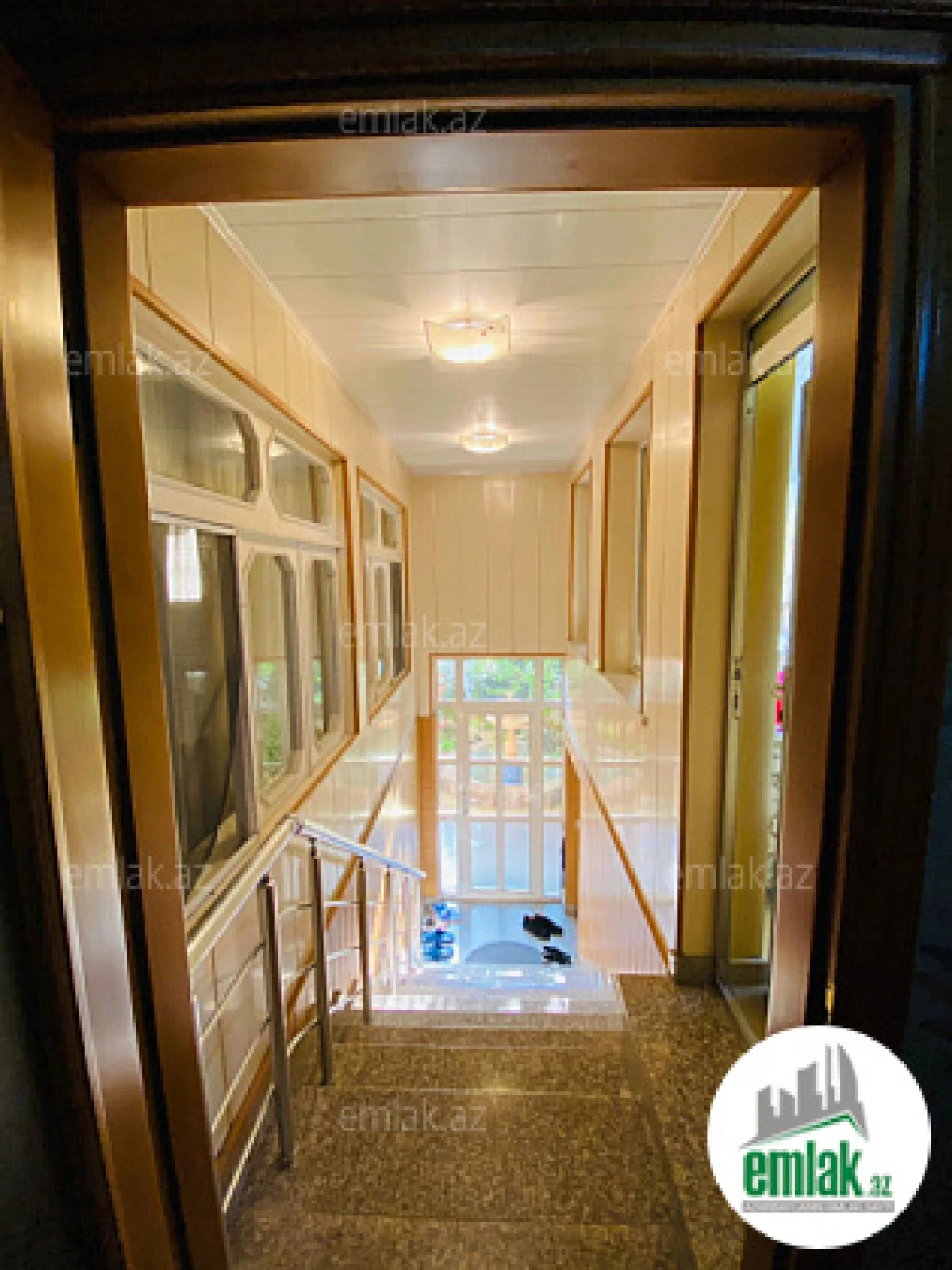 Satılır 10 otaqlı həyət evi 310 m²