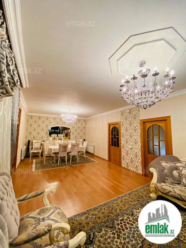 Satılır 10 otaqlı həyət evi 310 m²