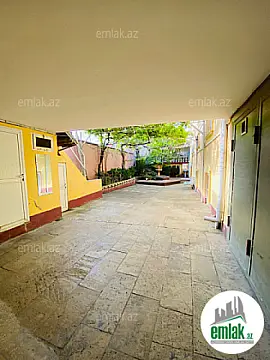 Satılır 10 otaqlı həyət evi 310 m²