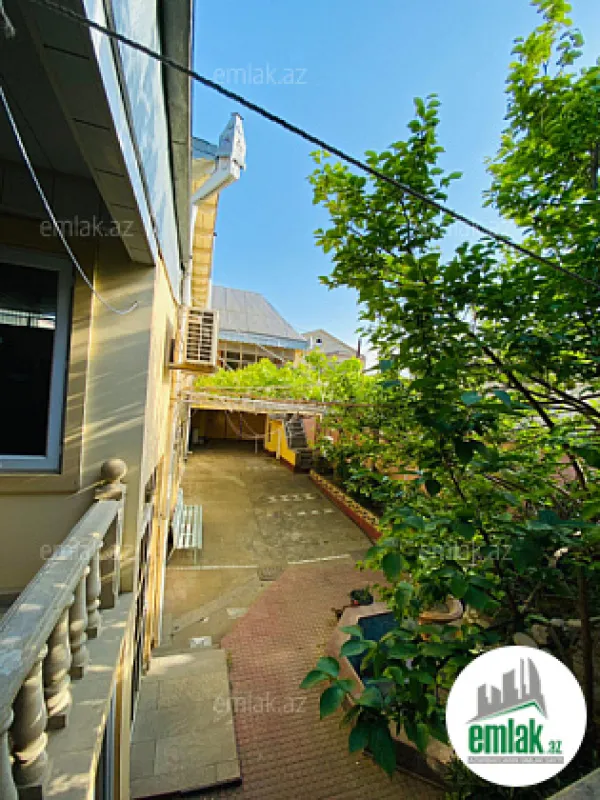 Satılır 10 otaqlı həyət evi 310 m²