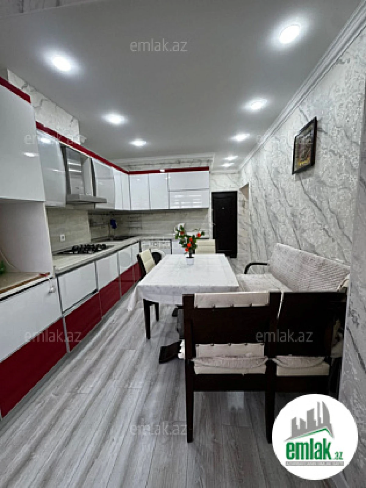 Satılır 2 otaqlı köhnə tikili 65 m²