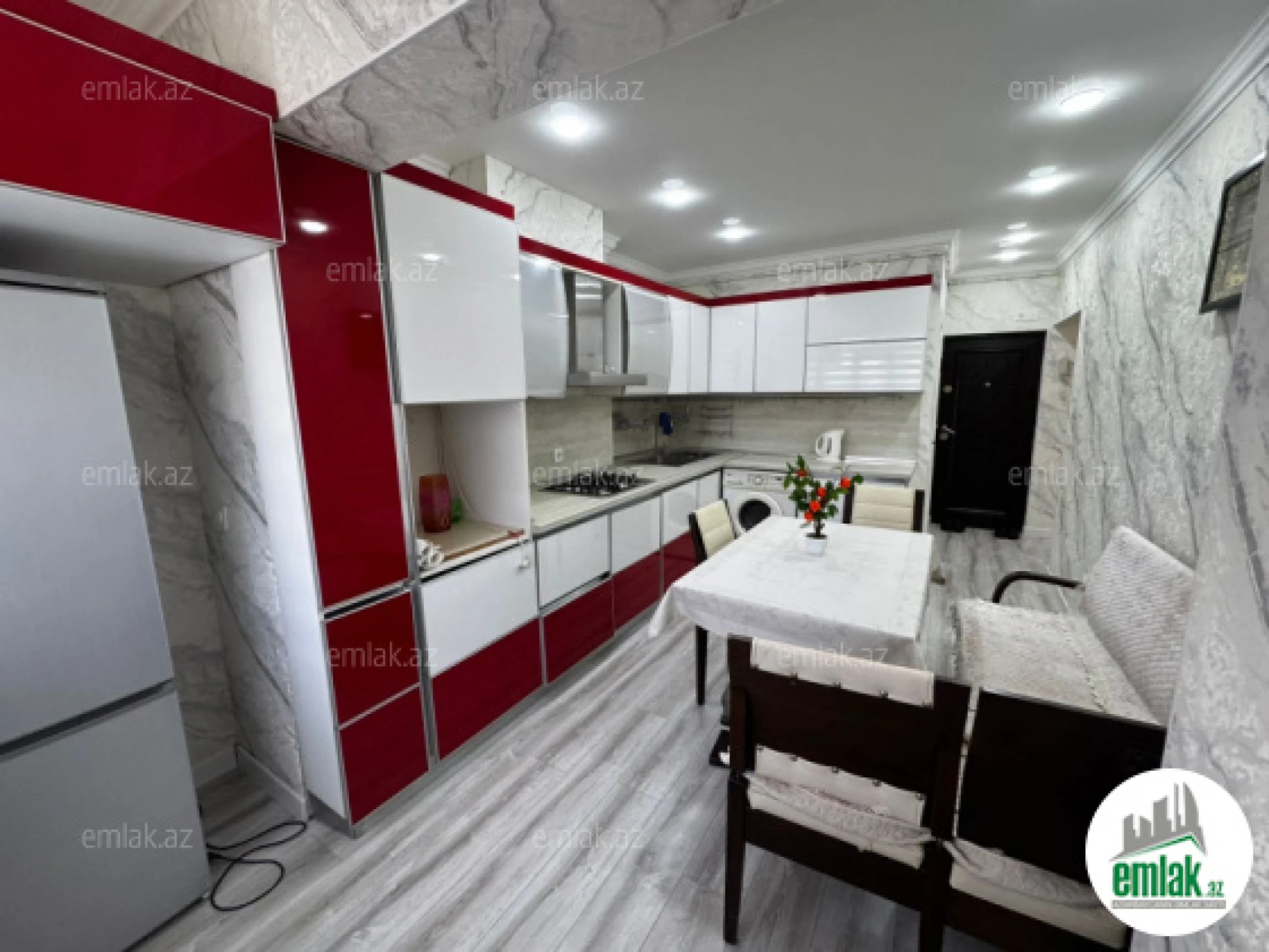 Satılır 2 otaqlı köhnə tikili 65 m²