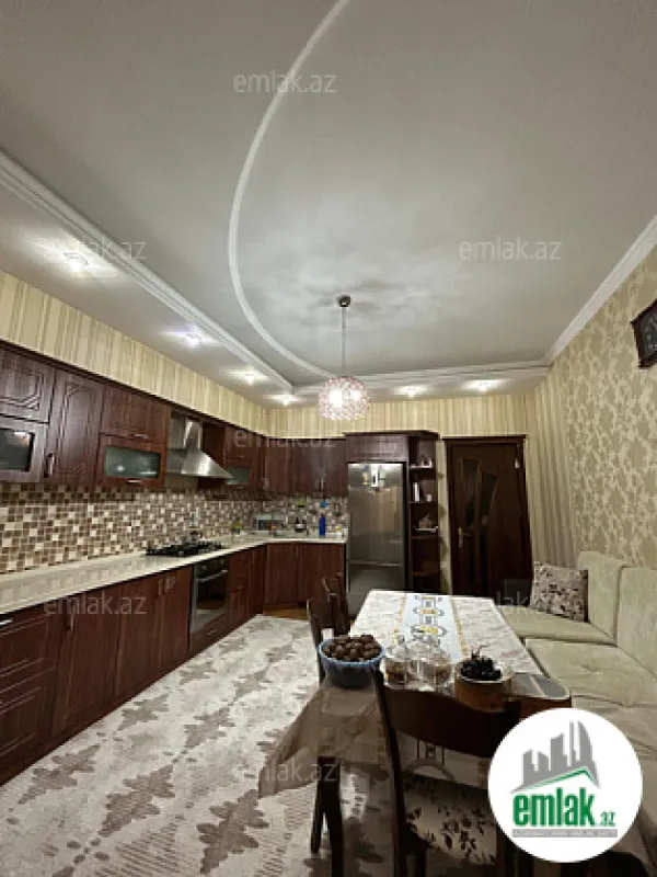 Satılır 6 otaqlı həyət evi 350 m²