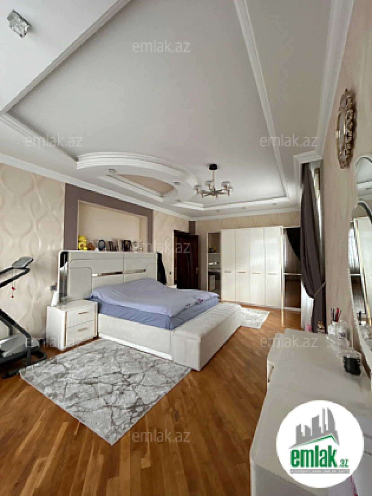 Satılır 6 otaqlı həyət evi 350 m²