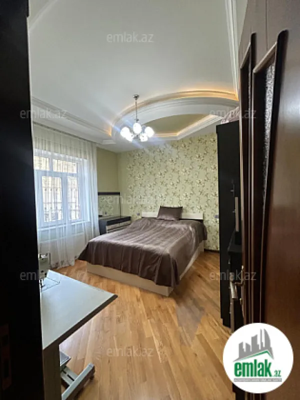 Satılır 6 otaqlı həyət evi 350 m²