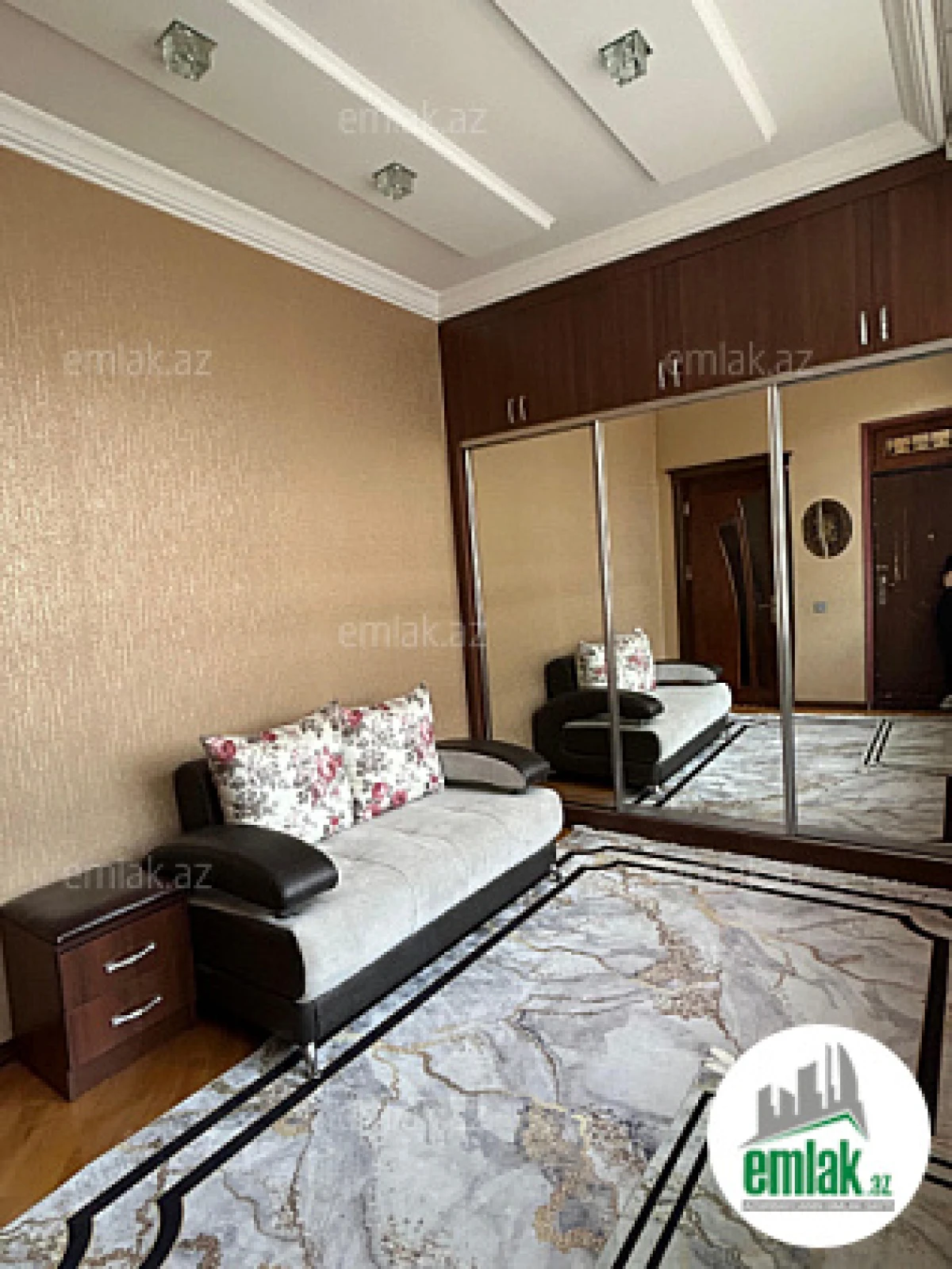 Satılır 6 otaqlı həyət evi 350 m²