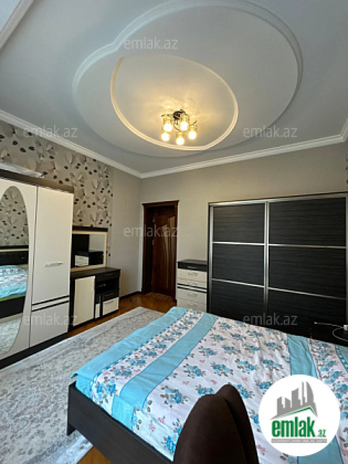 Satılır 6 otaqlı həyət evi 350 m²