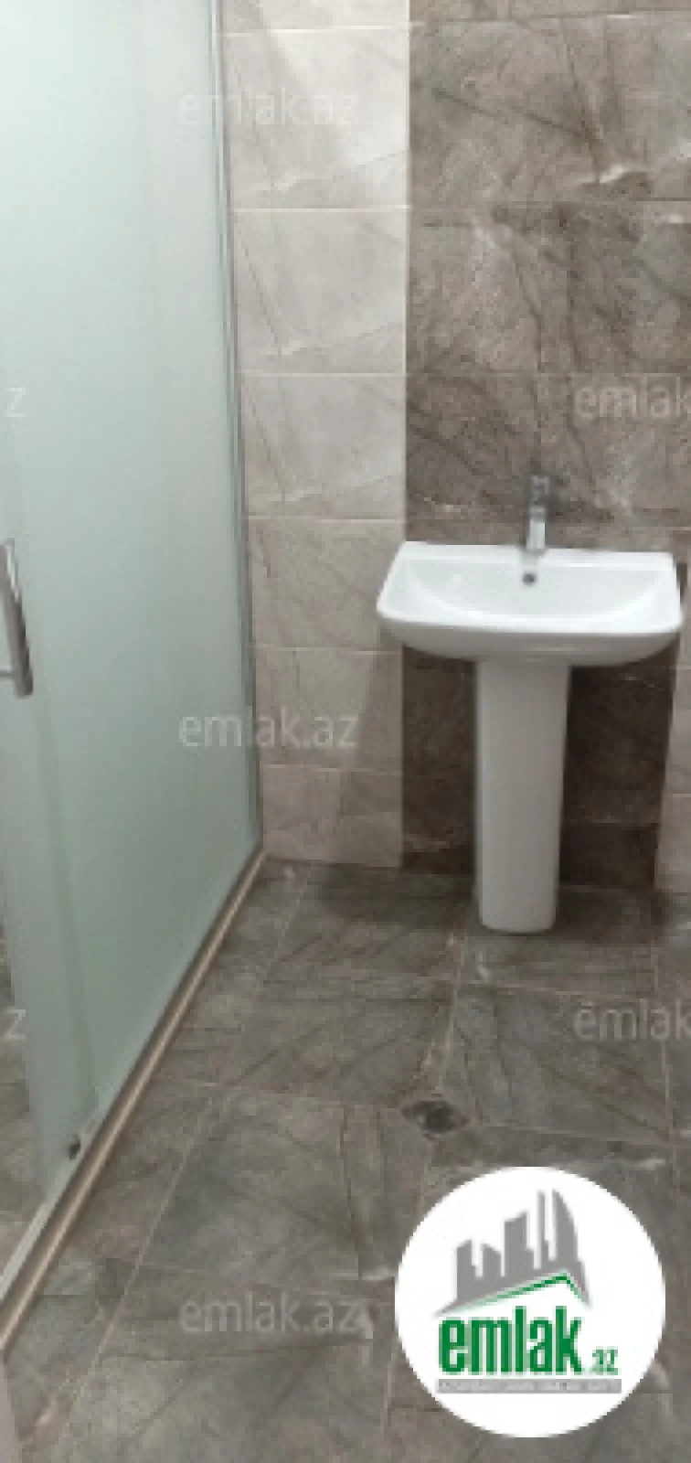Satılır 3 otaqlı yeni tikili 120 m²