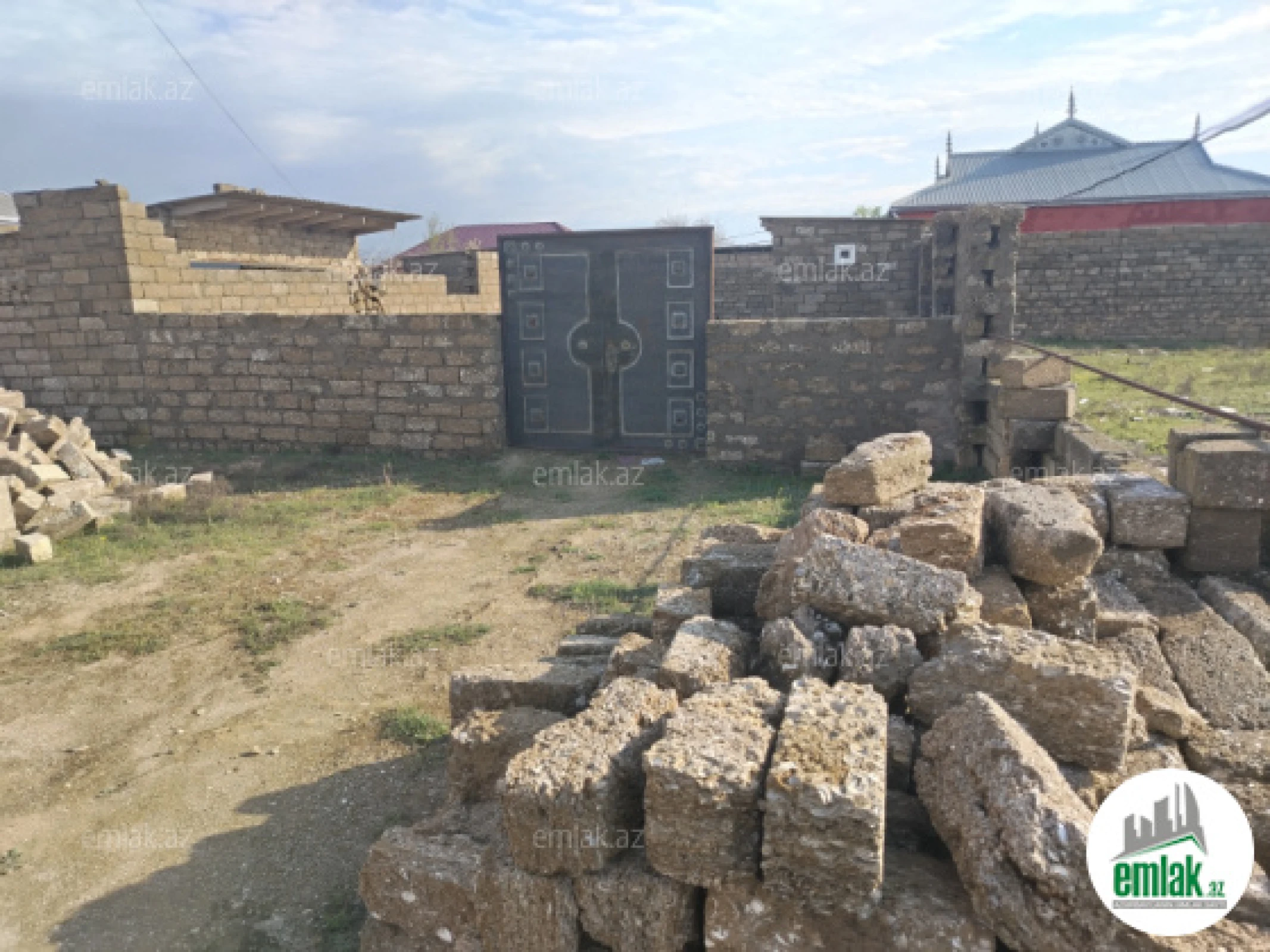 Satılır 3 otaqlı köhnə tikili 400 m²