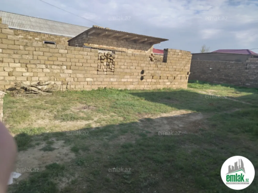 Satılır 3 otaqlı köhnə tikili 400 m²