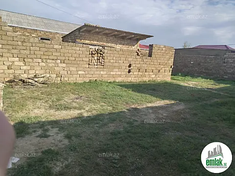 Satılır 3 otaqlı köhnə tikili 400 m²