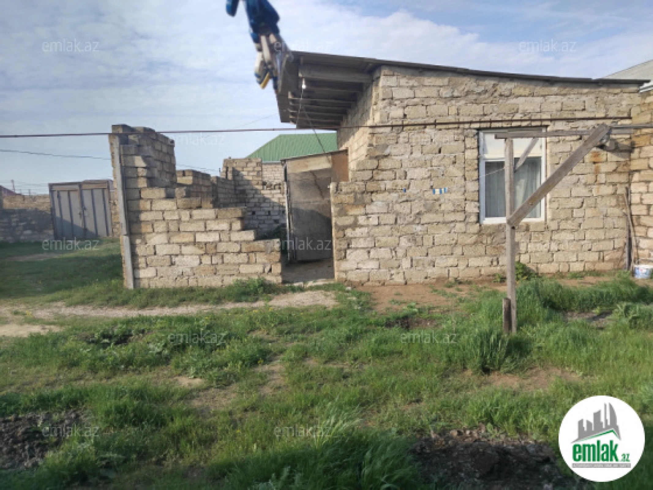 Satılır 3 otaqlı köhnə tikili 400 m²