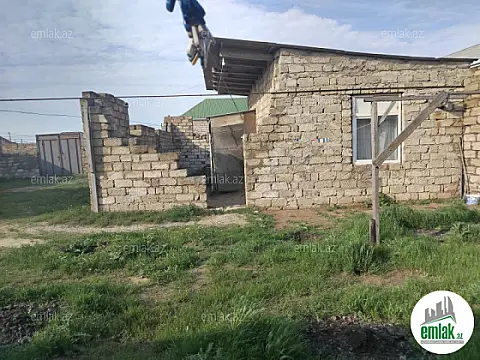 Satılır 3 otaqlı köhnə tikili 400 m²