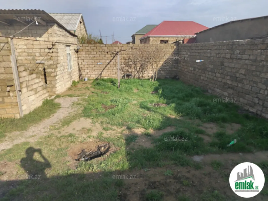 Satılır 3 otaqlı köhnə tikili 400 m²