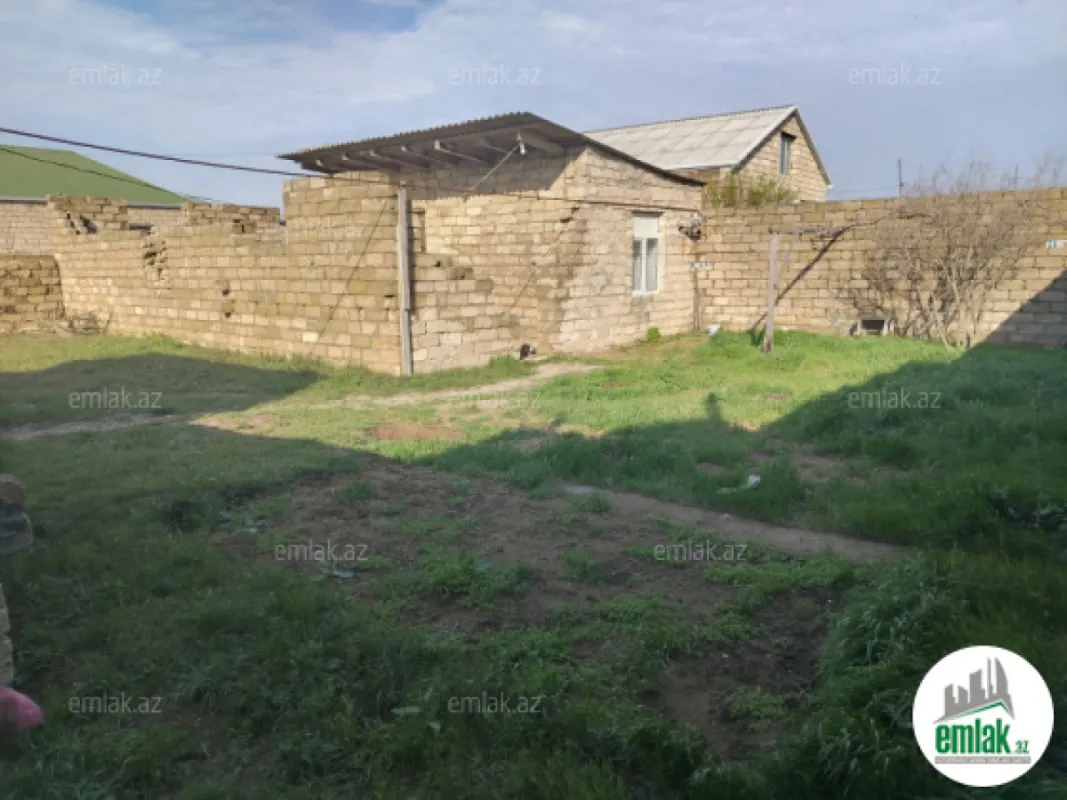 Satılır 3 otaqlı köhnə tikili 400 m²