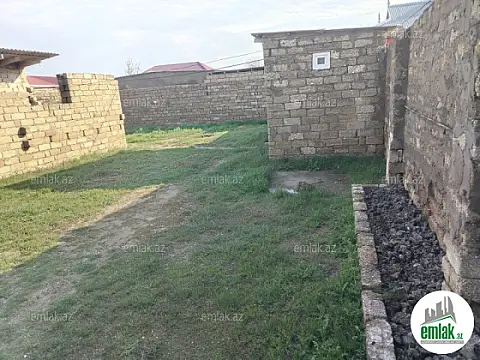 Satılır 3 otaqlı köhnə tikili 400 m²