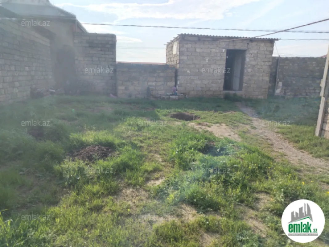 Satılır 3 otaqlı köhnə tikili 400 m²