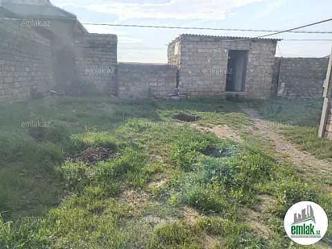 Satılır 3 otaqlı köhnə tikili 400 m²