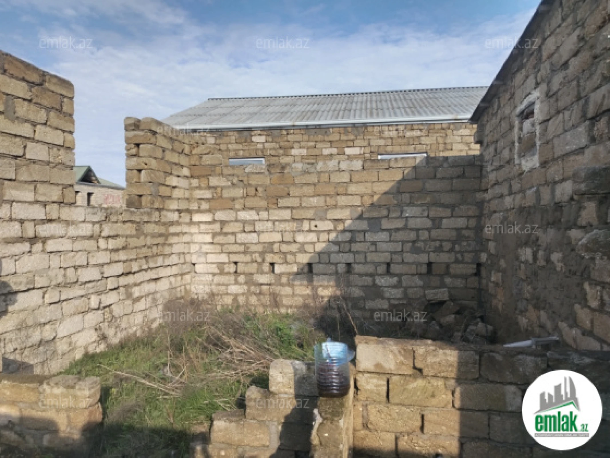 Satılır 3 otaqlı köhnə tikili 400 m²