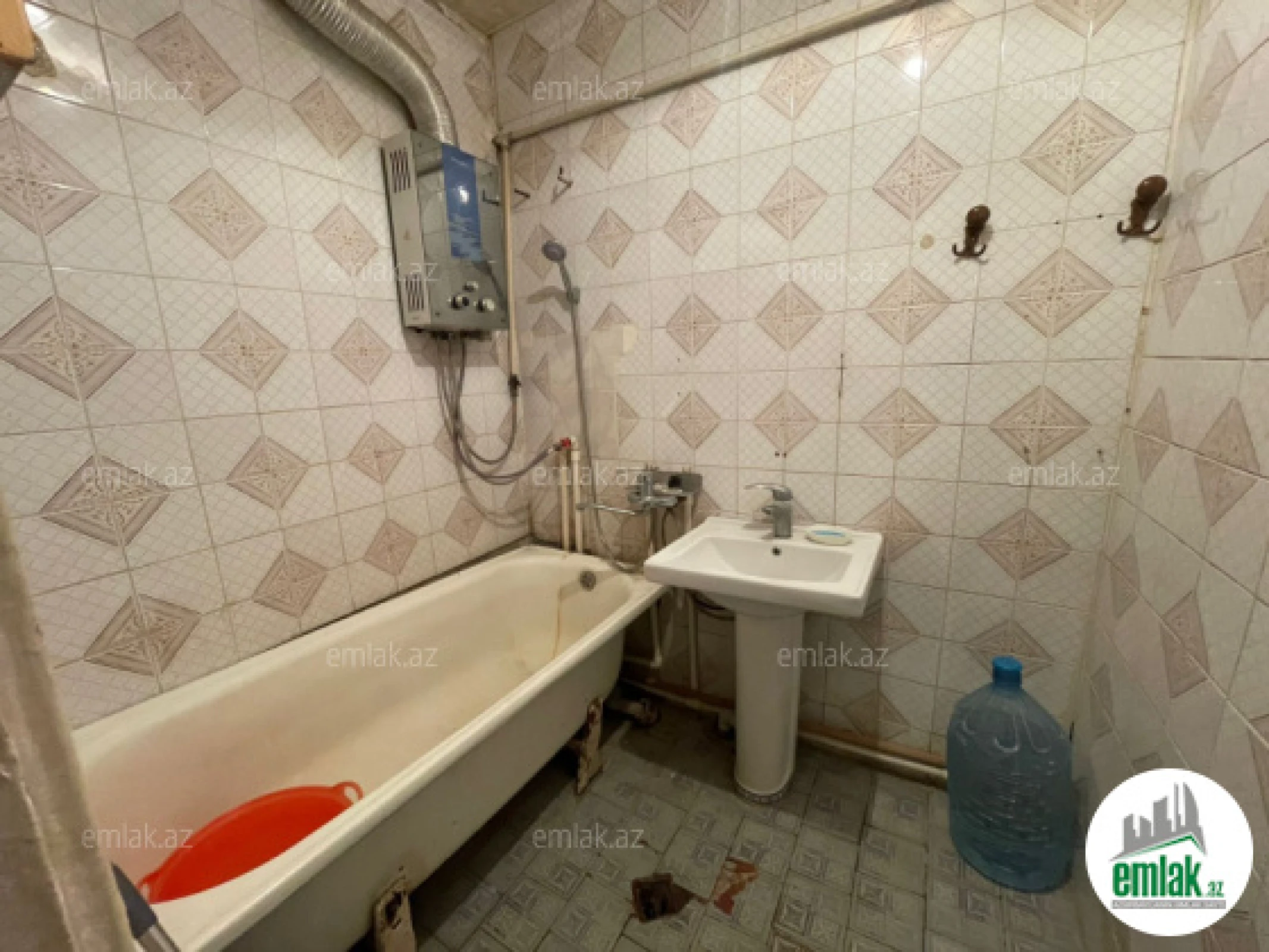 Satılır 2 otaqlı köhnə tikili 55 m²