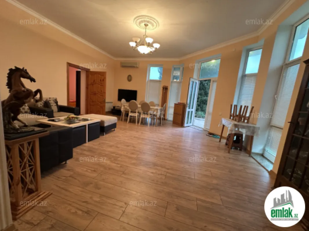 Satılır 5 otaqlı mənzil 150 m²