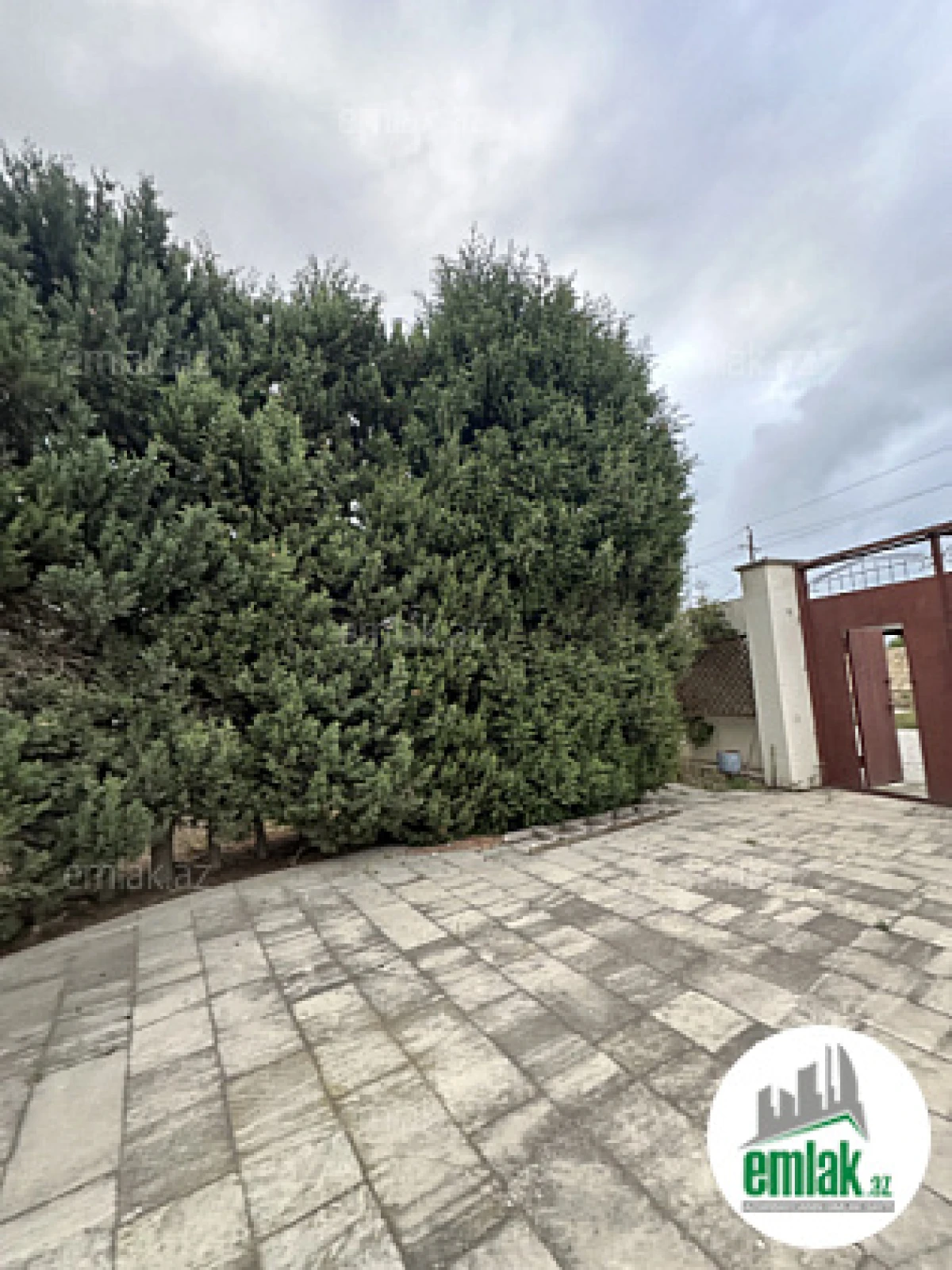 Satılır 5 otaqlı mənzil 150 m²