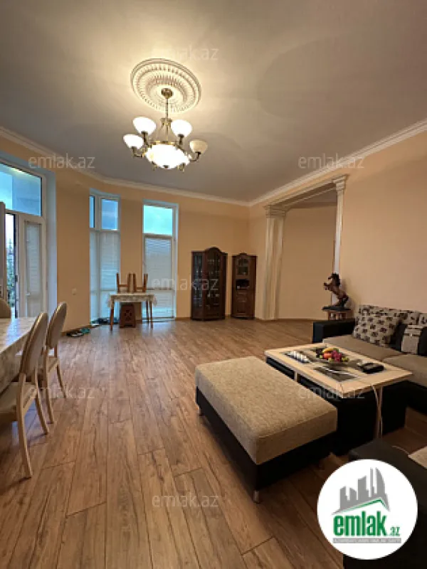 Satılır 5 otaqlı mənzil 150 m²