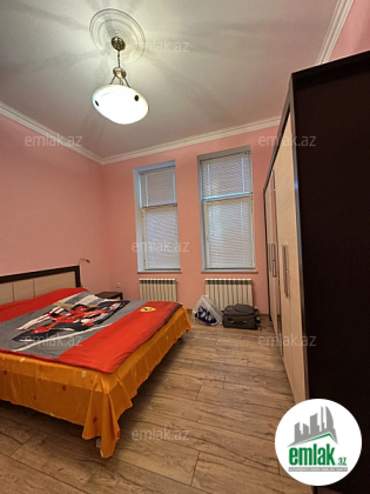 Satılır 5 otaqlı mənzil 150 m²