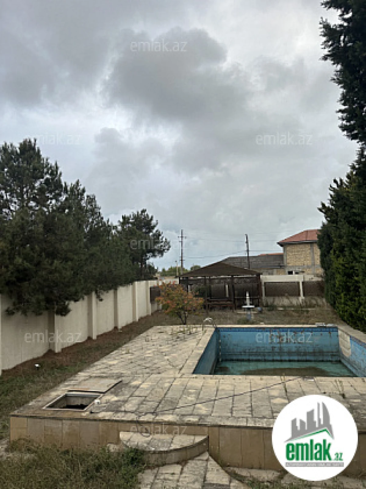 Satılır 5 otaqlı mənzil 150 m²