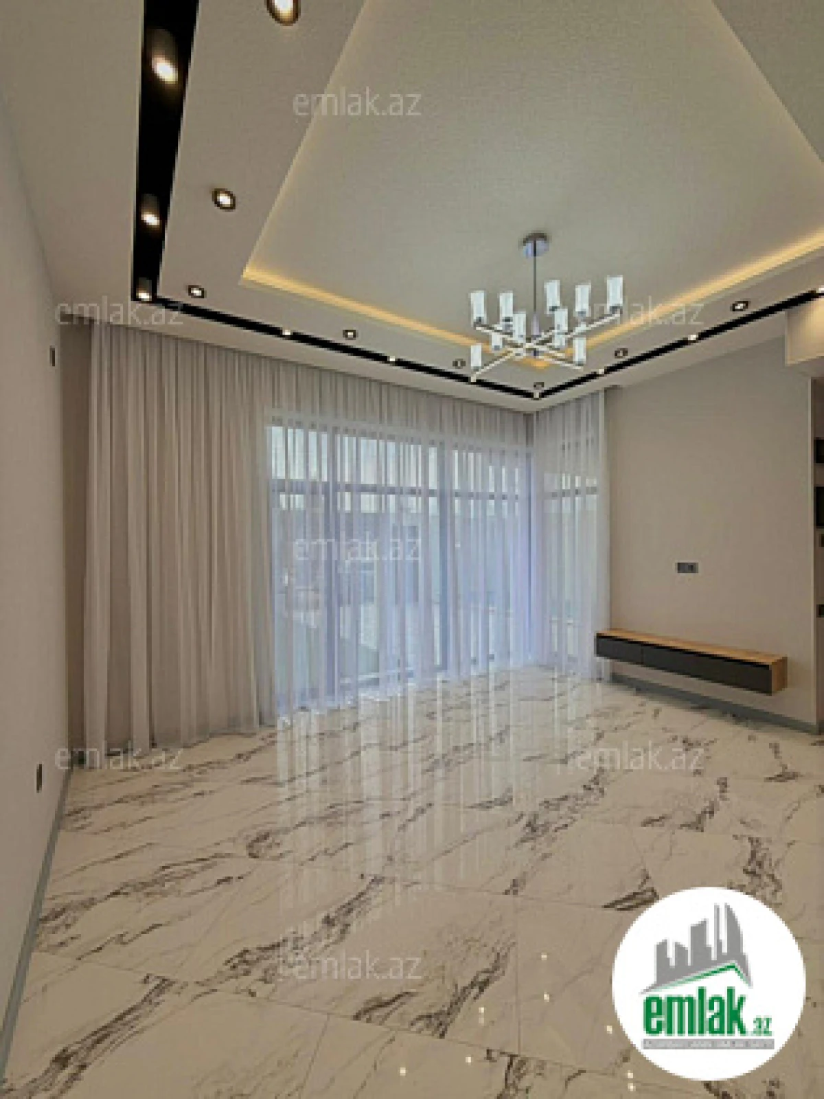 Satılır 4 otaqlı mənzil 150 m²