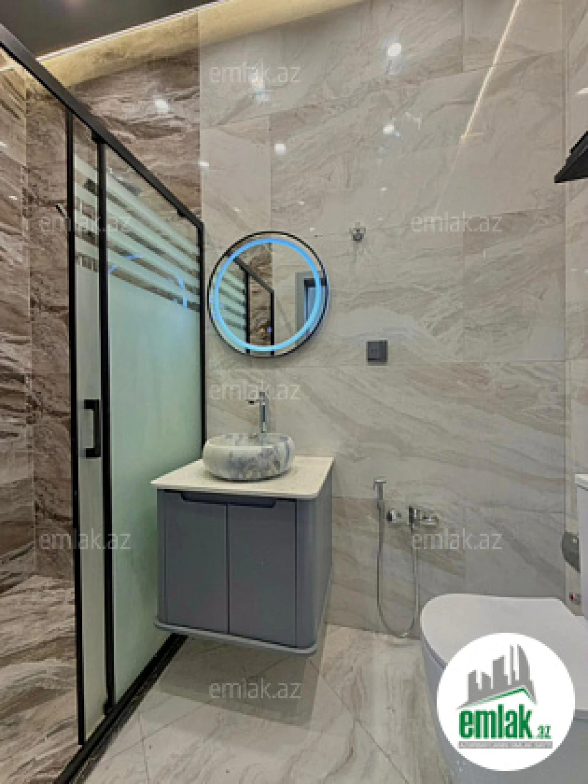 Satılır 4 otaqlı mənzil 135 m²