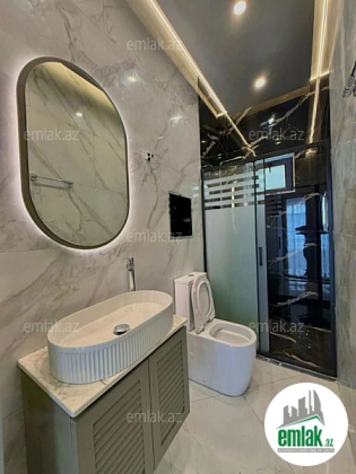 Satılır 4 otaqlı mənzil 135 m²