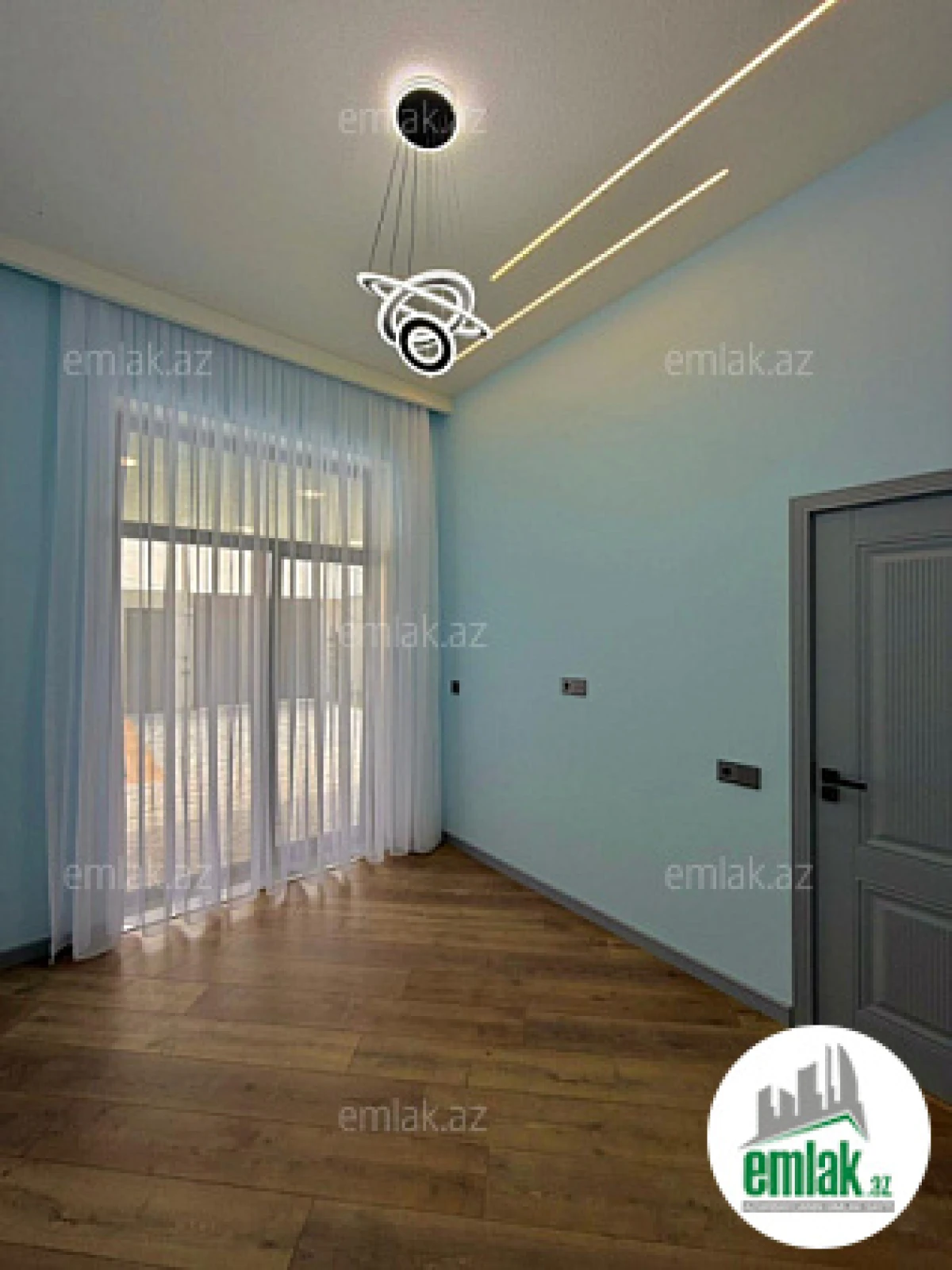 Satılır 4 otaqlı mənzil 135 m²