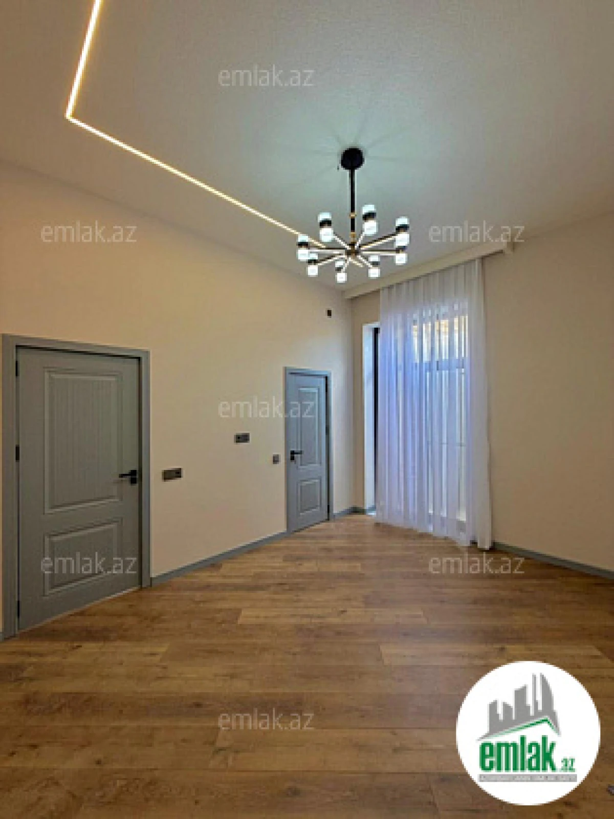 Satılır 4 otaqlı mənzil 135 m²