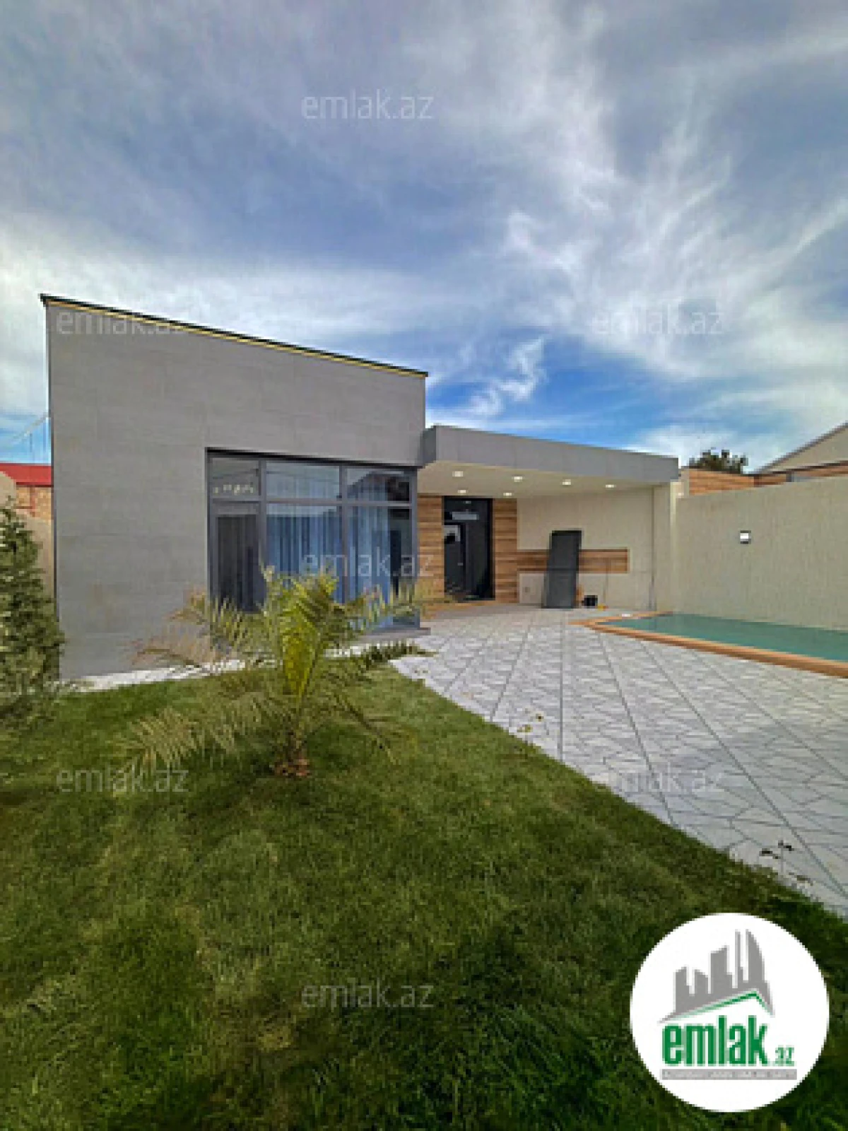 Satılır 4 otaqlı mənzil 135 m²