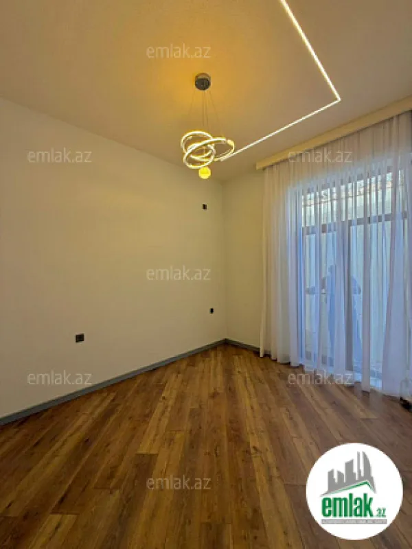 Satılır 4 otaqlı mənzil 135 m²