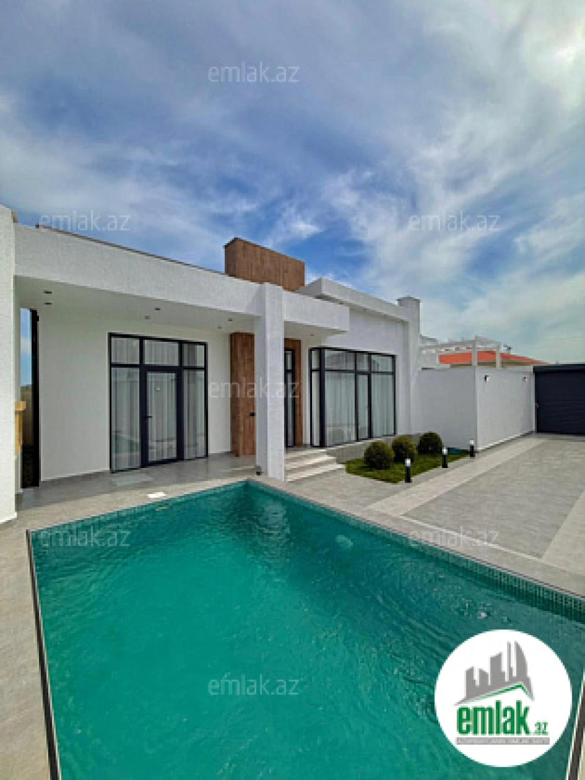Satılır 4 otaqlı mənzil 145 m²