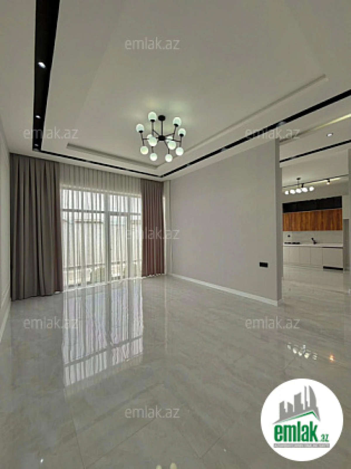 Satılır 4 otaqlı mənzil 145 m²