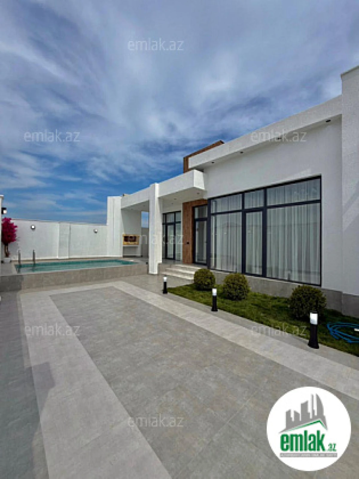 Satılır 4 otaqlı mənzil 145 m²