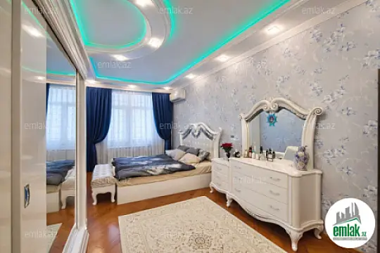 Satılır 3 otaqlı yeni tikili 153 m²