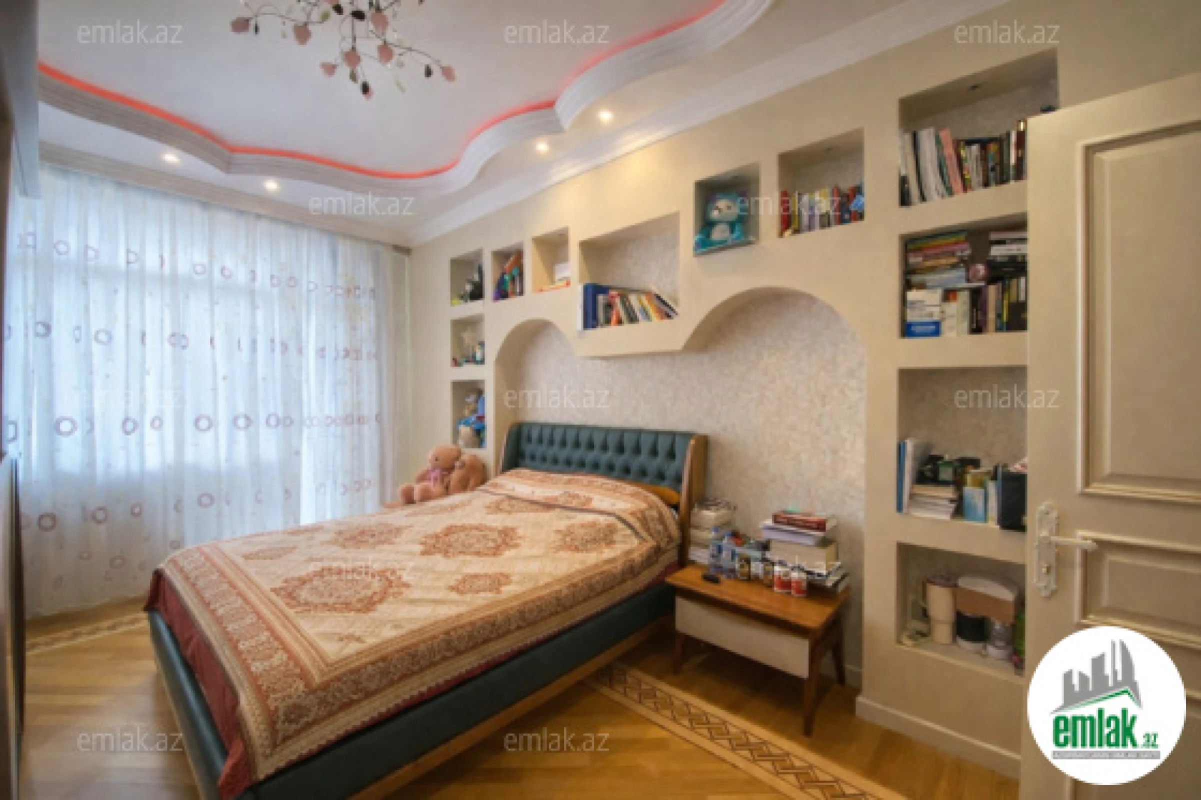 Satılır 3 otaqlı yeni tikili 150 m²