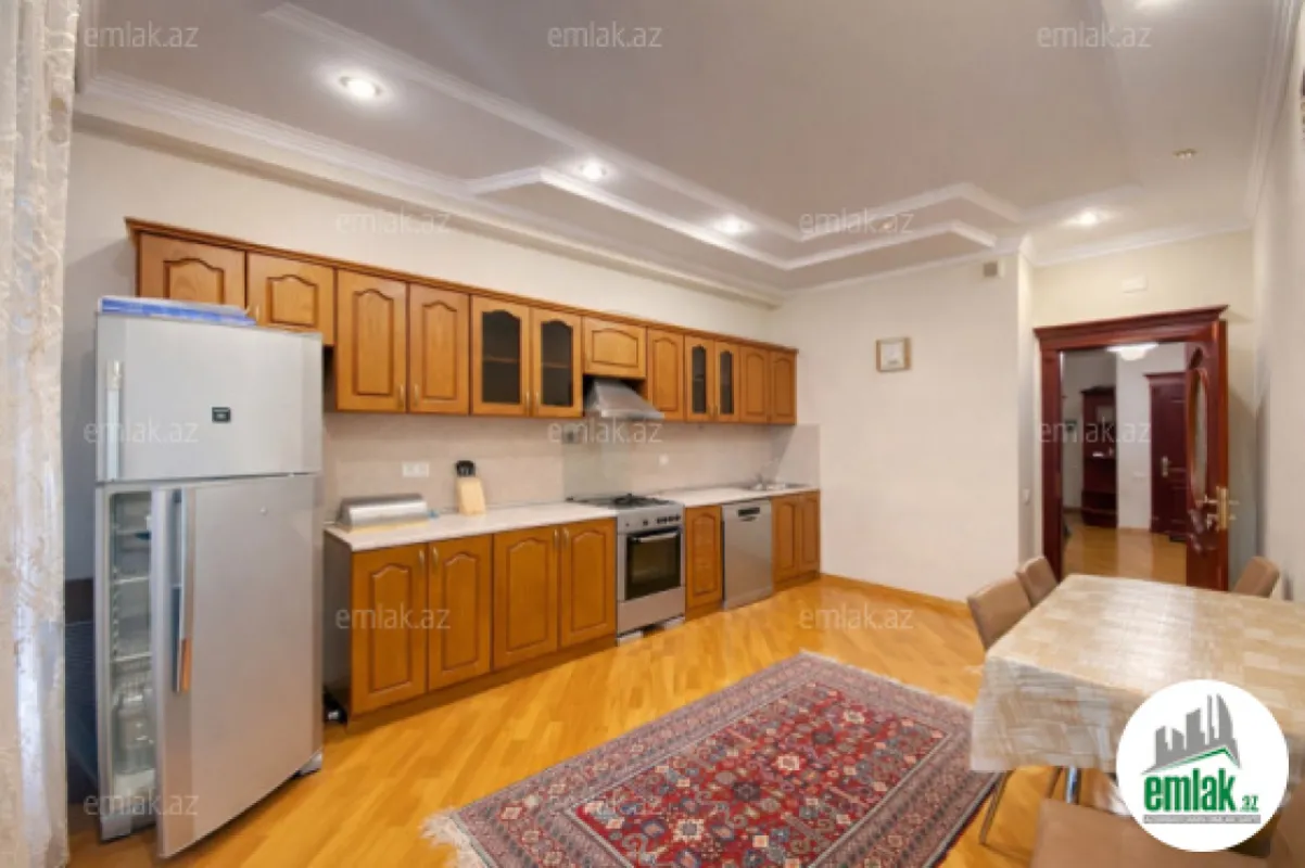 Satılır 3 otaqlı yeni tikili 170 m²