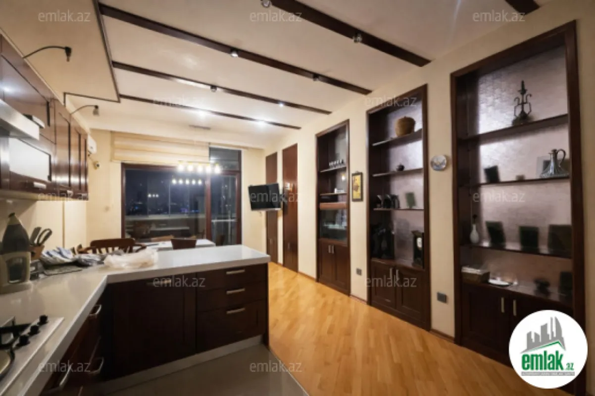 Satılır 3 otaqlı yeni tikili 190 m²