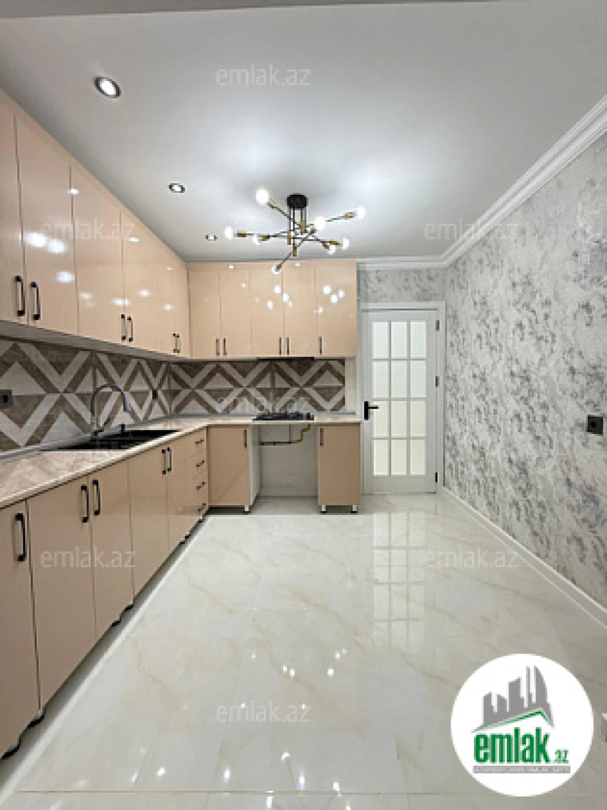 Satılır 3 otaqlı köhnə tikili 75 m²